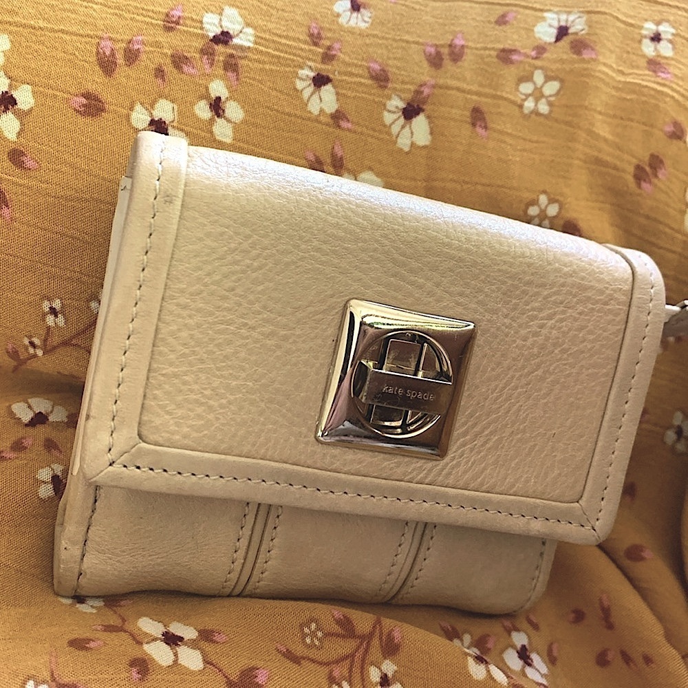 Kate Spade Vintage Trifold Cream Tan Leather  Wallet Gold Turn Lock Coin Purse